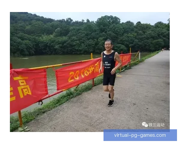 铁人三项竞赛风云变幻，谁将笑到最后？